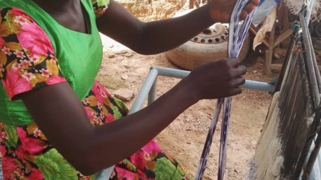 Fille au travail